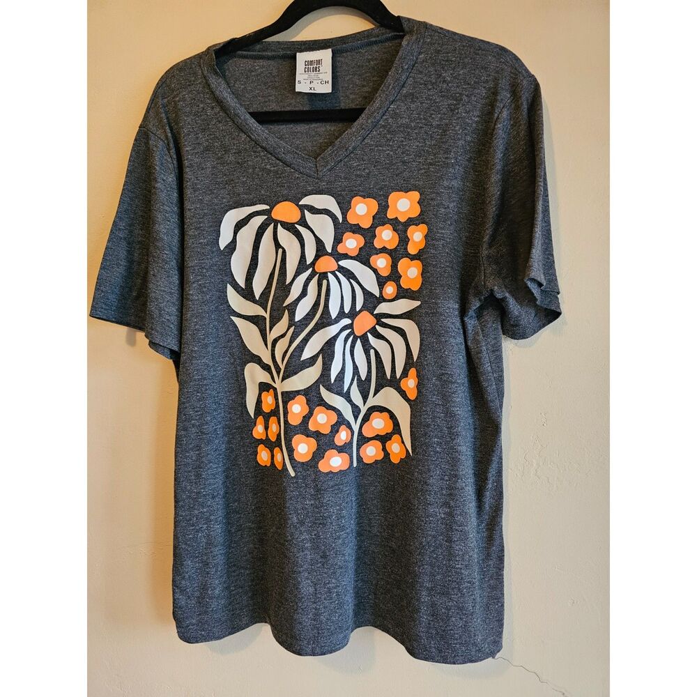 Daisy block print, Comfort Colors size XL V neck cotton short sleeve shirt